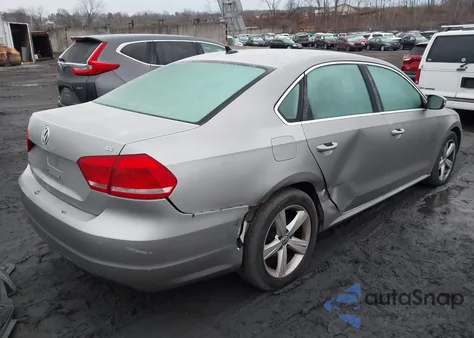 2013 Volkswagen Passat 2.5L Se z USA, uszkodzony, nr VIN 1VWBP7A34DC110198